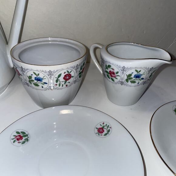 Seltmann Weiden Bavaria Coffee Service 17 Pcs. Gold Trim Blue/Pink Flowers - Picture 8 of 10